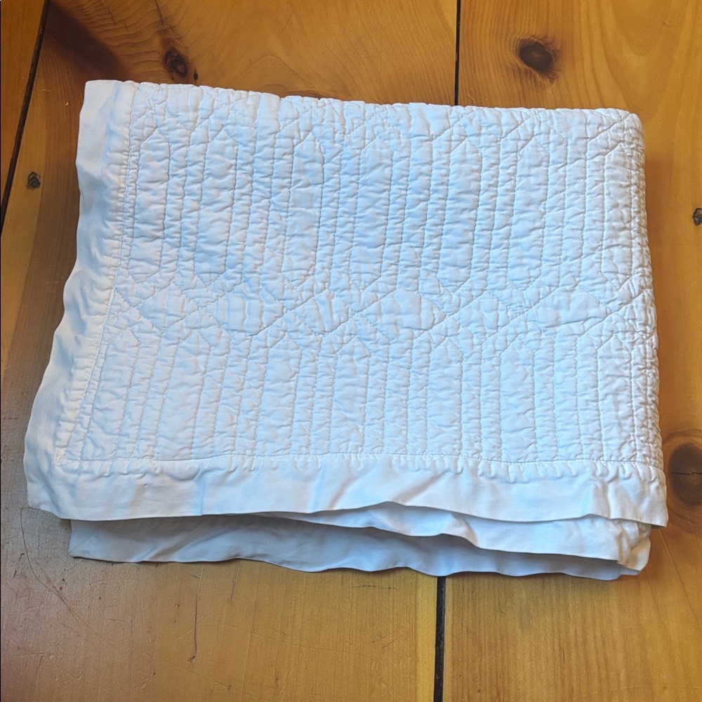 Modern POTTERY BARN *Toddler* Unisex White Baby Quilt 36" x 50"